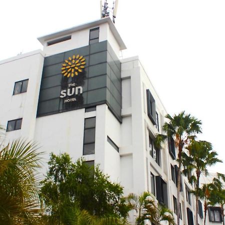 The Sun Hotel Sidoarjo Exteriér fotografie