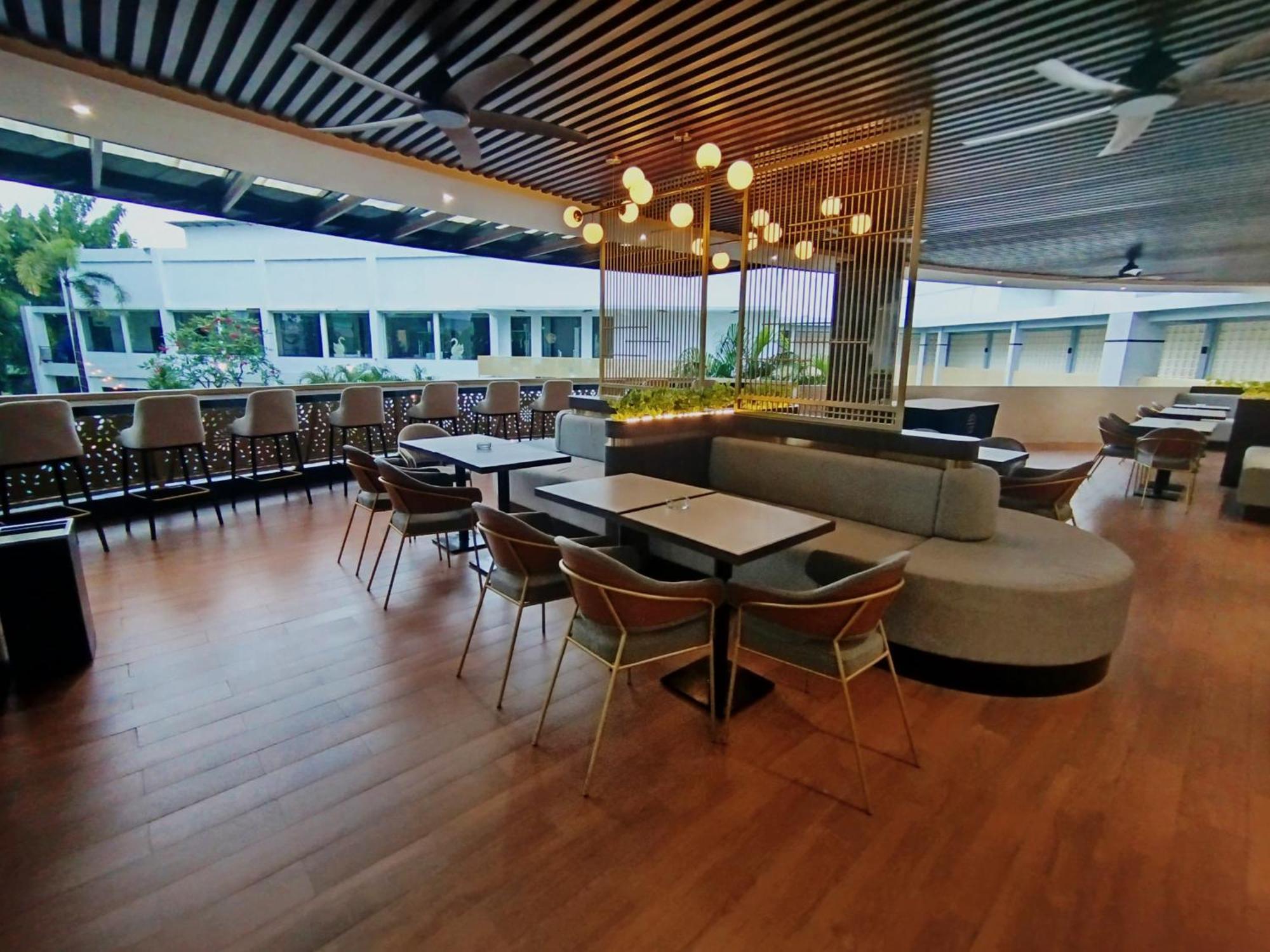 The Sun Hotel Sidoarjo Exteriér fotografie