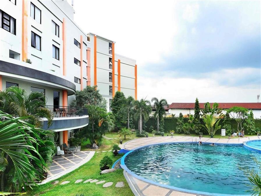 The Sun Hotel Sidoarjo Exteriér fotografie