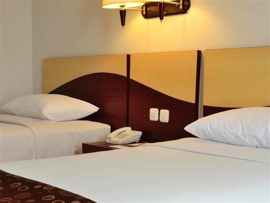 The Sun Hotel Sidoarjo Exteriér fotografie