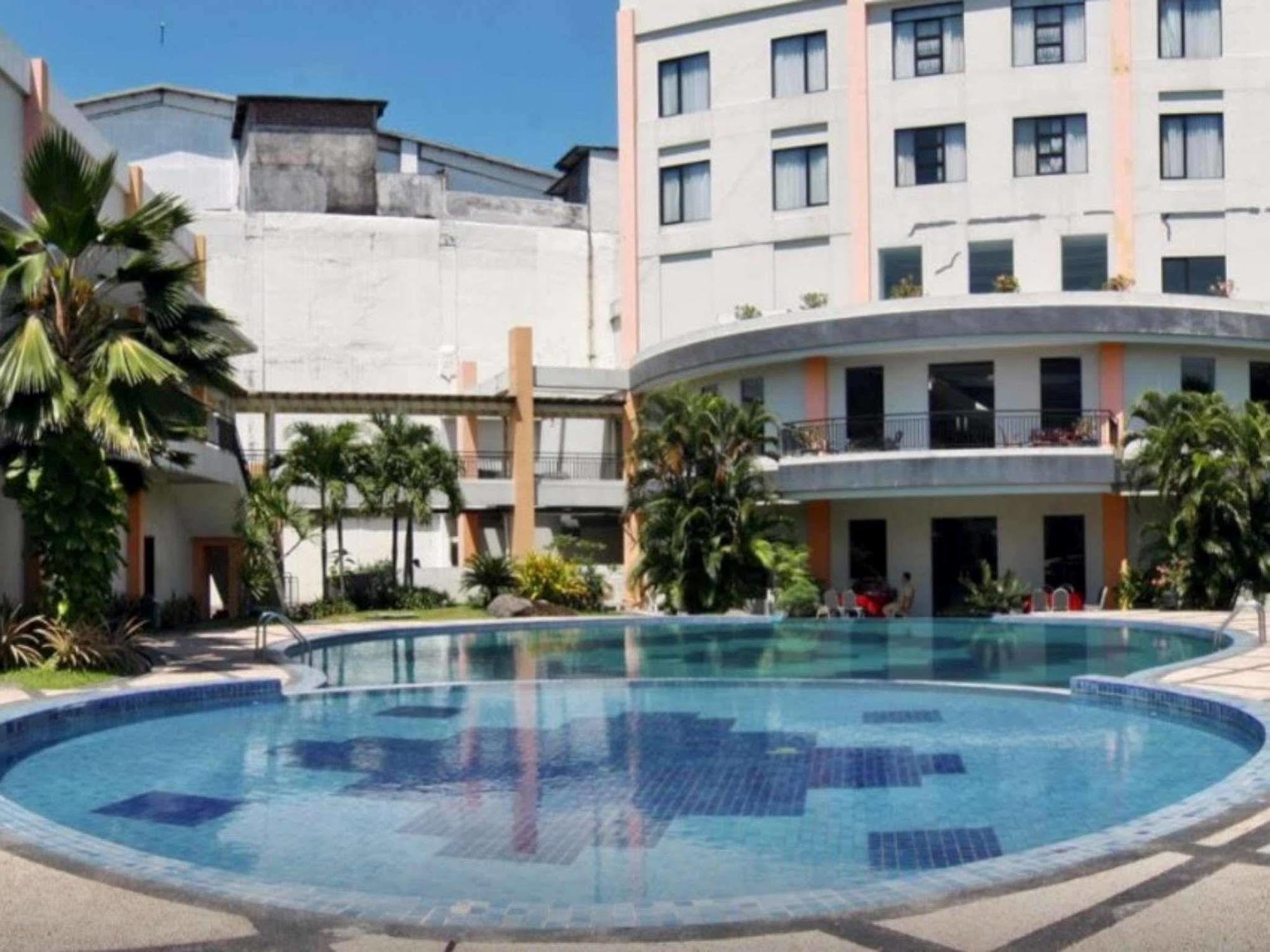 The Sun Hotel Sidoarjo Exteriér fotografie
