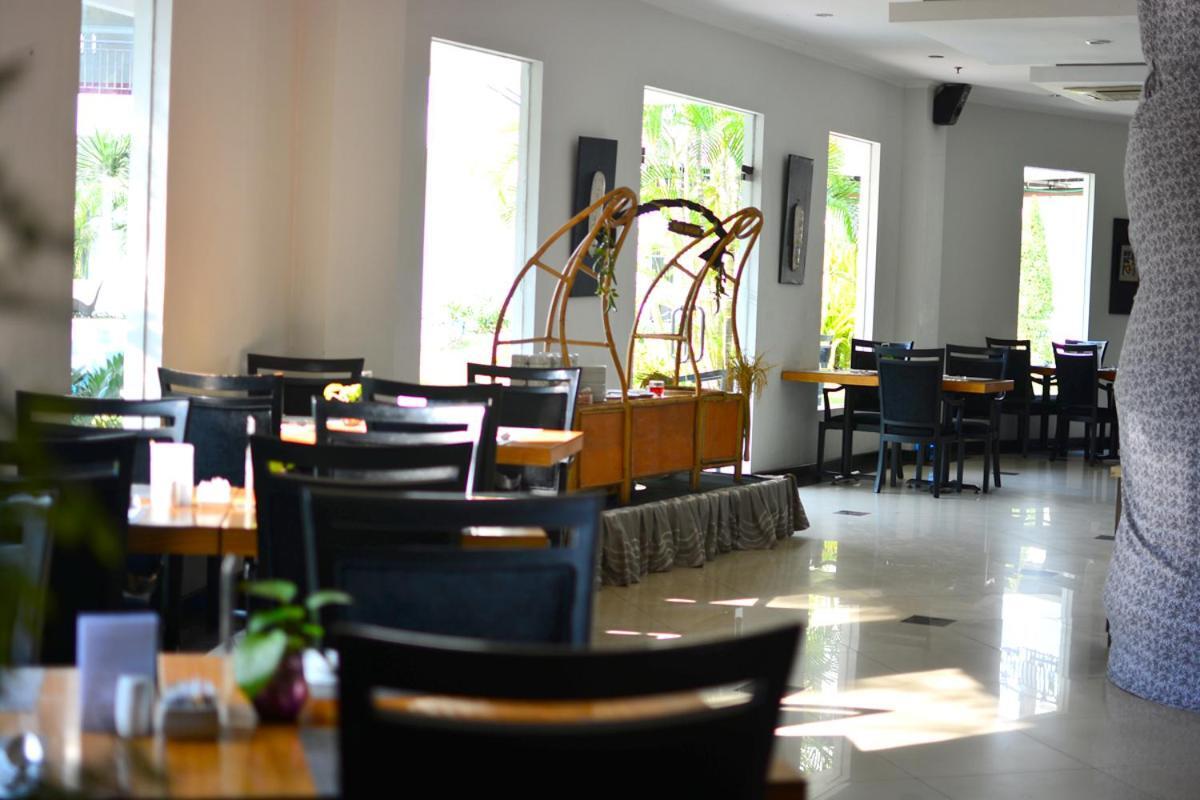 The Sun Hotel Sidoarjo Exteriér fotografie
