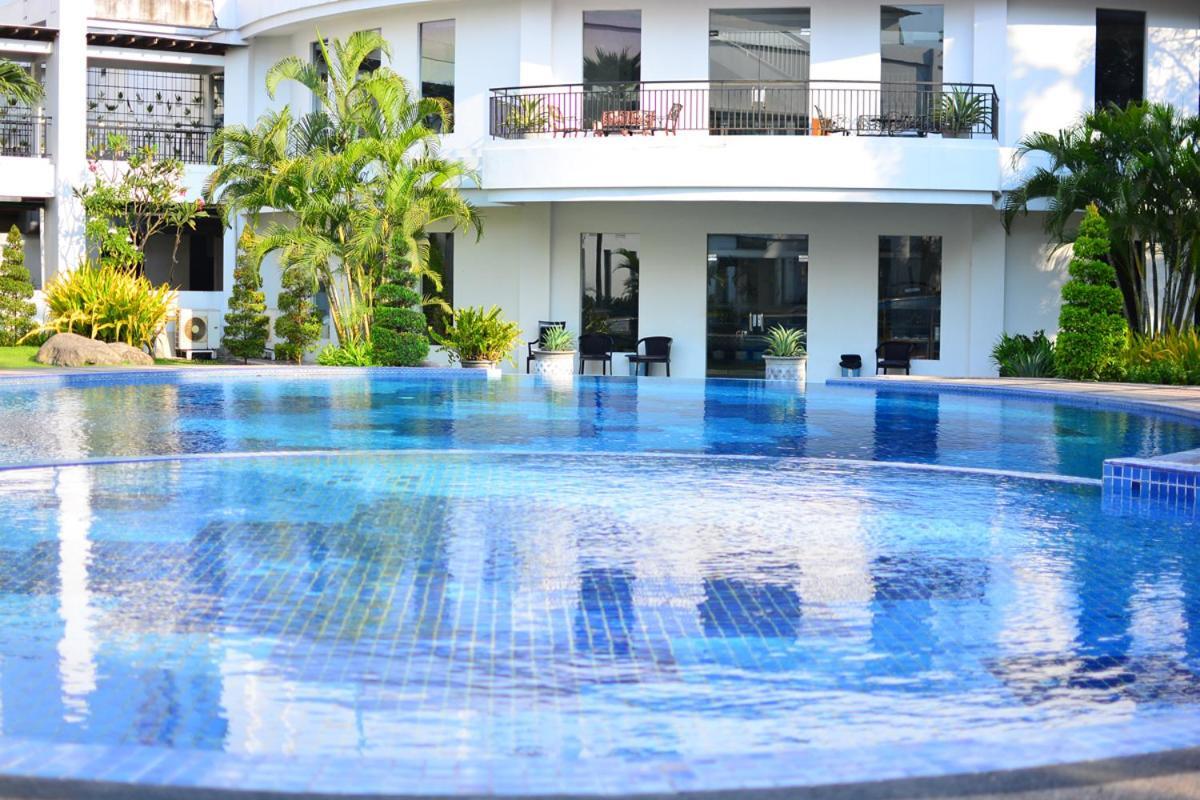The Sun Hotel Sidoarjo Exteriér fotografie