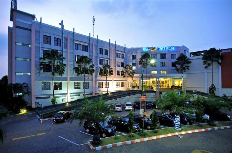 The Sun Hotel Sidoarjo Exteriér fotografie
